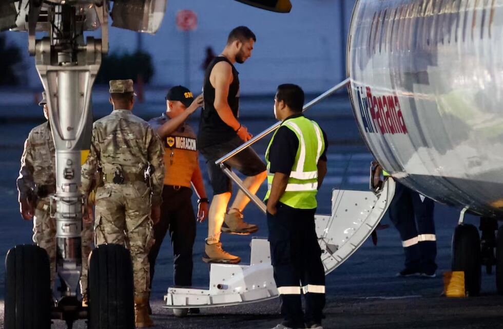 Cuántos argentinos llegaron en el vuelo de deportados de Estados Unidos al país y de qué se los acusa