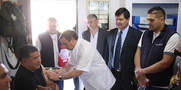 Medina Ruiz participó de la campaña de vacunación contra el dengue a personal de fuerzas federales.