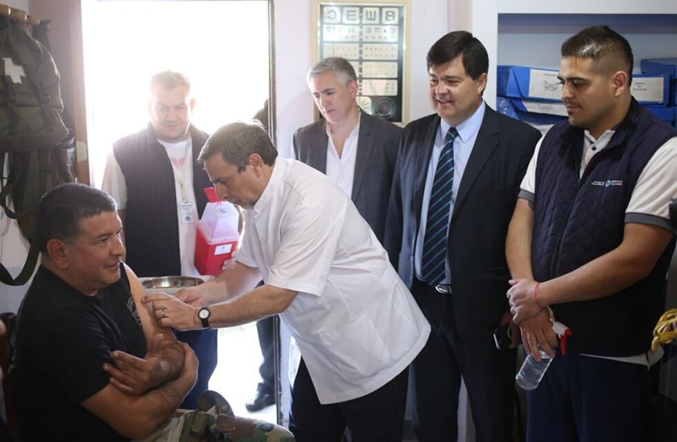 Vacunación contra el Dengue para personal de salud, educación y seguridad