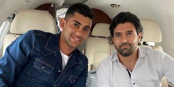 "Cuti" Romero viajando hacia Inglaterra, para sumarse al Tottenham. (Twitter @CLMerlo).