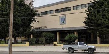 Reclaman seguridad en Comodoro Rivadavia: un alumno sufrió un robo de sus figuritas del mundial a la salida de la escuela.