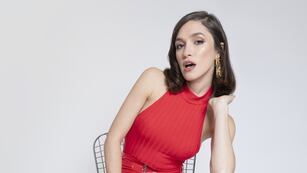Transparencias y tanga a la vista, Cande Vetrano sorprendió a sus fans con un arriesgado vestido.