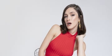 Transparencias y tanga a la vista, Cande Vetrano sorprendió a sus fans con un arriesgado vestido.