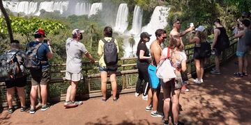 Superación de expectativas por la cantidad de visitantes en el Parque Nacional Iguazú.