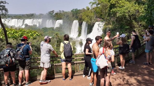 Superación de expectativas por la cantidad de visitantes en el Parque Nacional Iguazú.