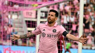 Lionel Messi festeja el primero de sus dos goles ante Atlanta United