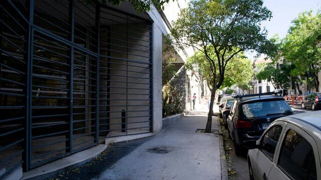 Así quedó la entrada al edificio de AGEA - Clarín