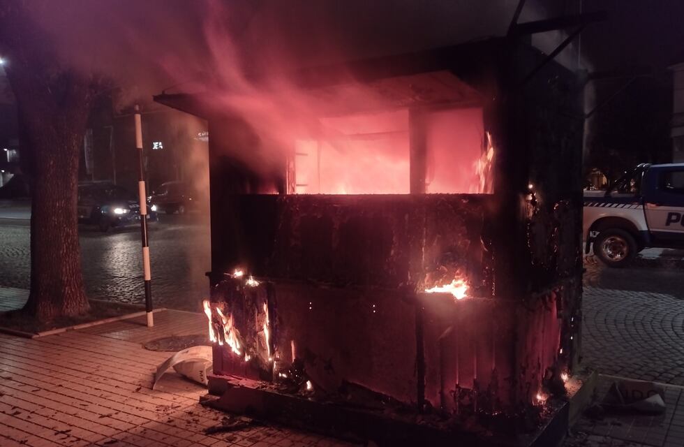 Incendio en un centro de recepción de reciclados