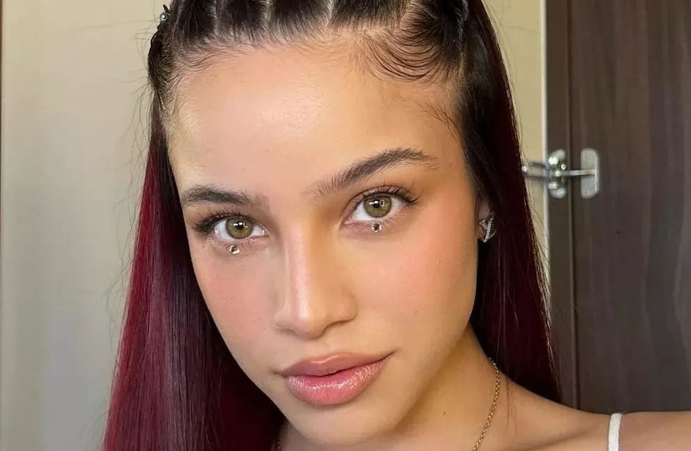 La obsesión de Emilia Mernes con los brillitos en los ojos y su insólita confesión: “Me los pongo con…”