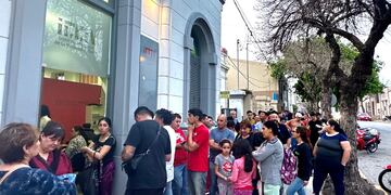 Firman los boletos de compra-venta de los 315 lotes