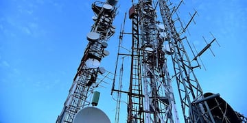 La Justicia suspendió el DNU que había declarado a las telecomunicaciones servicio público y congelaba las tarifas.