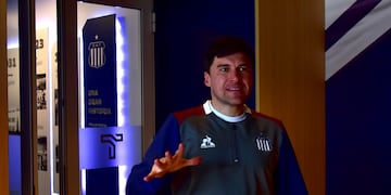 En medio de los cuestionamientos, Alexander Medina sabe que se viene una parada dífícil en la visita de Belgrano a Talleres (La Voz).