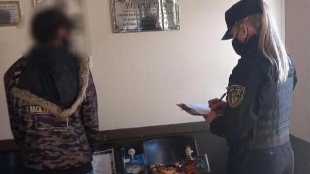 Terminó detenido luego de intentar robar en un supermercado.