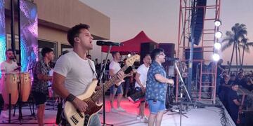 Los Totora pusieron a bailar a un gran público en Puerto Mbiguá