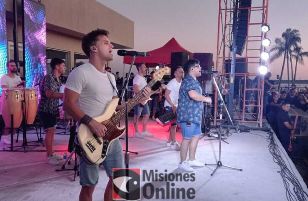 Los Totora pusieron a bailar a un gran público en Puerto Mbiguá