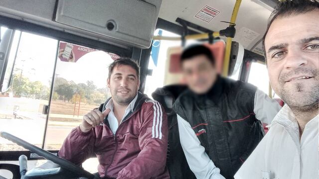 Iván Avaca (izquierda) es el chofer que encontró y devolvió la mochila con 100 pesos. Cali Villega (derecha) es quien lo ayudó a hacerlo.