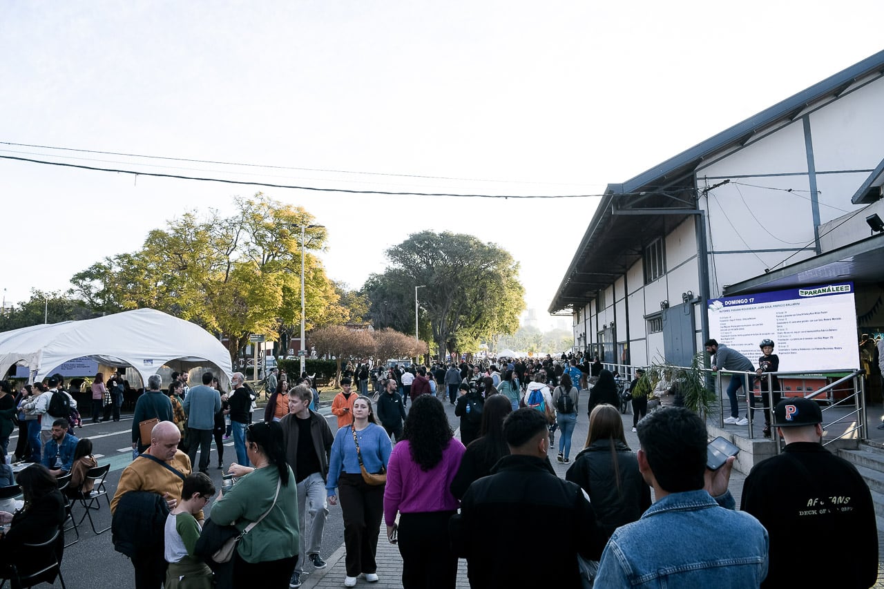 Miles de personas visitaron la Feria del Libro Paraná Lee 2025 y consolidaron el evento como polo cultural de la región