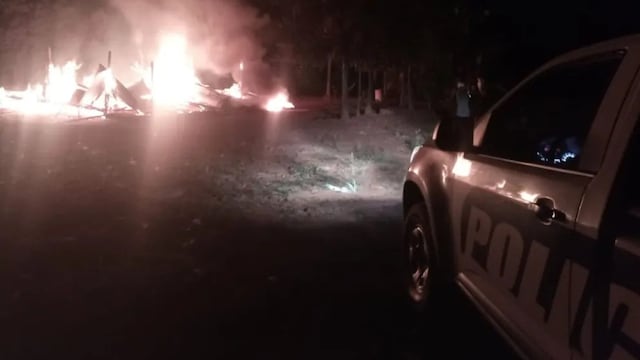 Un hombre fue encontrado muerto tras incendiar la casa de su ex en Pozo Azul.