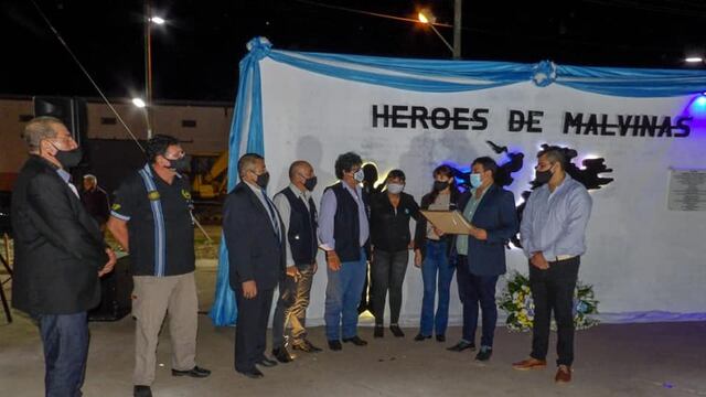 El funcionario pidió disculpas públicamente por su error de vestuario.