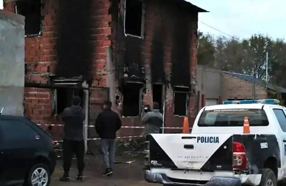 Viral: conmovedora foto de la enfermera con el bebé, único sobreviviente del incendio en Barrio Noroeste
