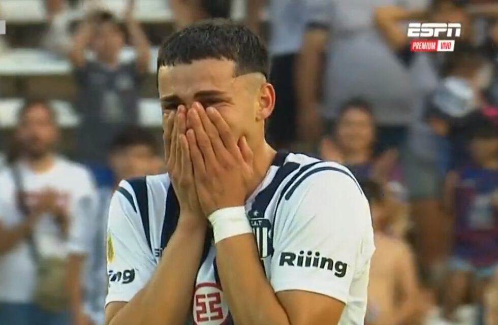 Hasta las lágrimas: Ramón Sosa puso el 3 a 0 de Talleres, fue ovacionado y no pudo contener la emoción