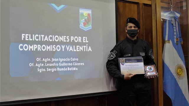 Policías que rescataron a una mujer en el Rio Paraná recibieron un reconocimiento