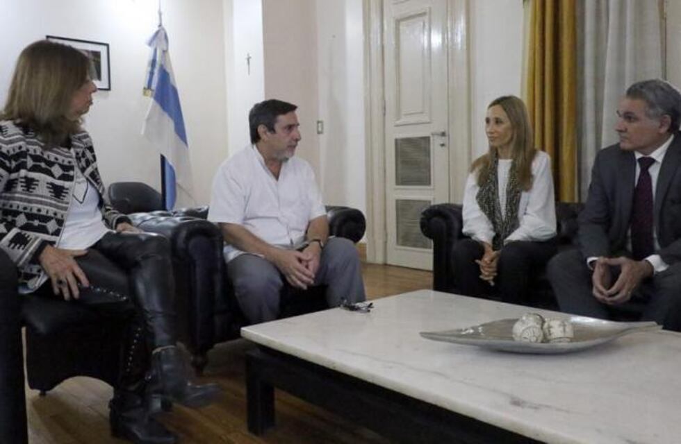 Coordinan campaña vacunatoria para el personal docente y no docente