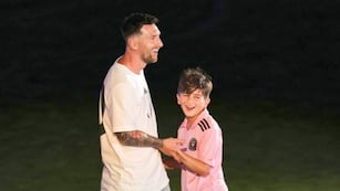 Lionel Messi y su hijo Thiago