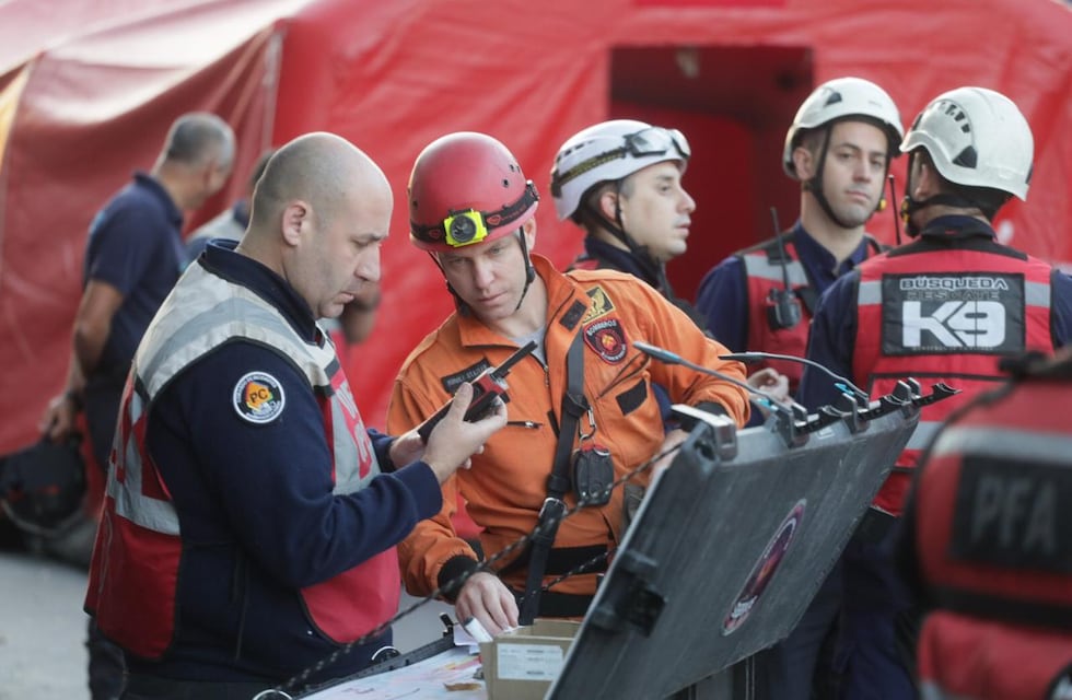 Derrumbe en Floresta: las imágenes del operativo para hallar el cuerpo de la mujer de 72 años que permanecía desaparecida
