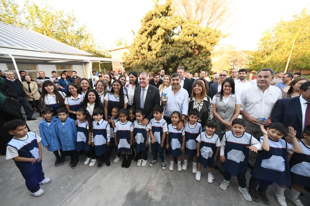El gobernador Osvaldo Jaldo habilitó el Nivel Inicial de la Escuela Thames, una obra que organiza y fortalece a la comunidad educativa.