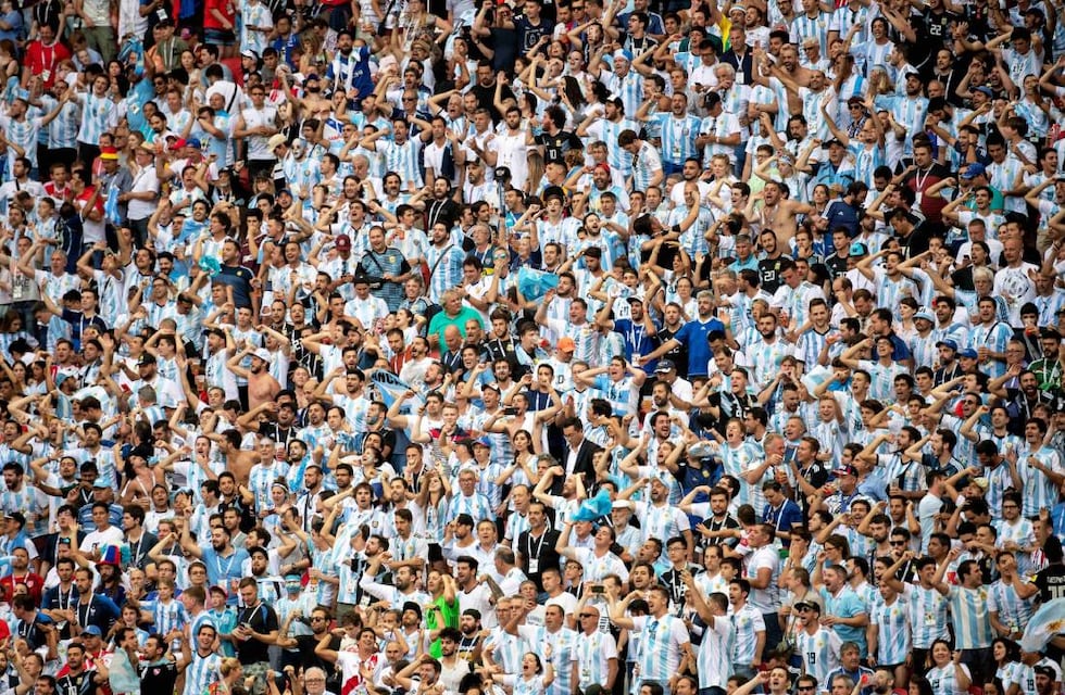 Mundial de Qatar 2022: tensión extrema e incidentes entre hinchas argentinos y mexicanos previo al duelo decisivo