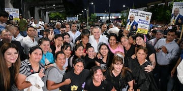 El gobernador Osvaldo Jaldo visitó la ciudad de Famaillá para recorrer las obras en ejecución en la plaza San Martín y la rotonda del acceso norte a la ciudad.