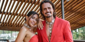 Amor en composé: los looks combinados de Celeste y Christian Sancho en la Costa Atlántica.