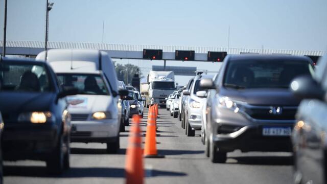 Intenso tránsito en la autopista Córdoba - Carlos Paz en el primer día de receso invernal (José Hernández- La Voz del Interior).