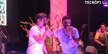 Julián Álvarez tomó la posta del cantante Juan Taleb, y clavó al ángulo en el show de Los Caligaris (Instagram @LosCaligaris).