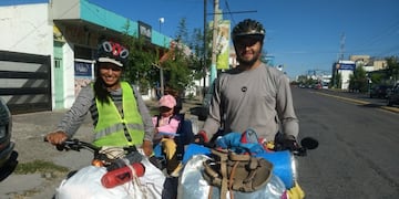 Diego, Yarita y Jazmín recorren Argentina en bicicleta.