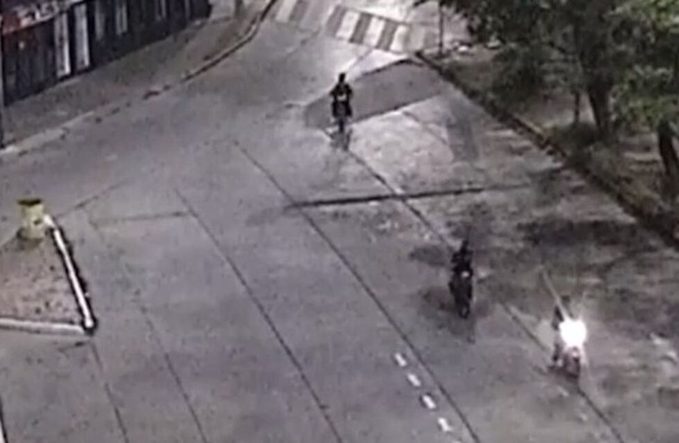 Video: así detuvieron en Córdoba a dos adolescentes que circulaban en moto con una pistola