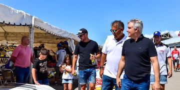 Llaryora, junto a Gabriel Raies, en el Oscar Cabalén.