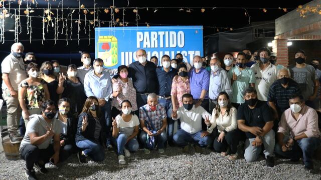 Legisladores y dirigentes provinciales y del departamento Palpalá, se encontraron en una concurrida reunión política.