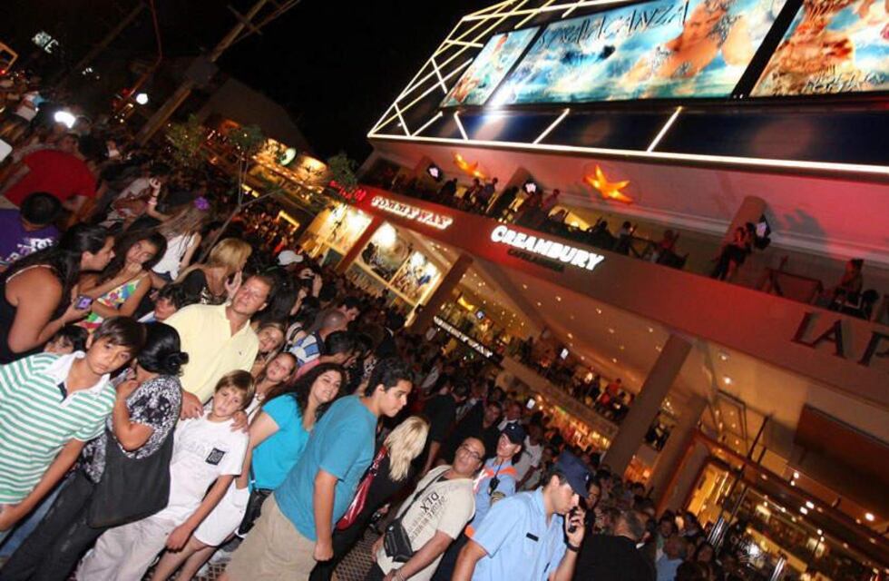 La cartelera de Carlos Paz está lista para encender sus luces ¿qué obras estarán este verano?