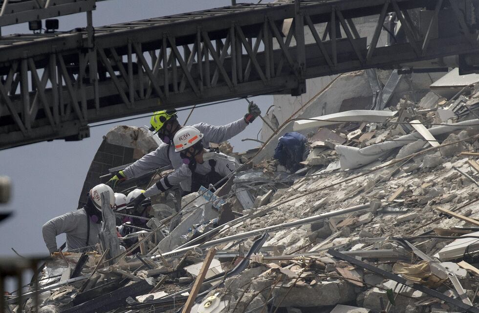 Derrumbe en Miami: cientos de rescatistas trabajan con sensores infrarrojos, drones y robots