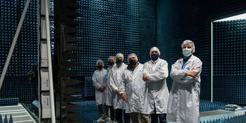 SATÉLITES. Firma del convenio entre la empresa argentina Veng y la finlandesa ReOrbit. (Prensa Veng)