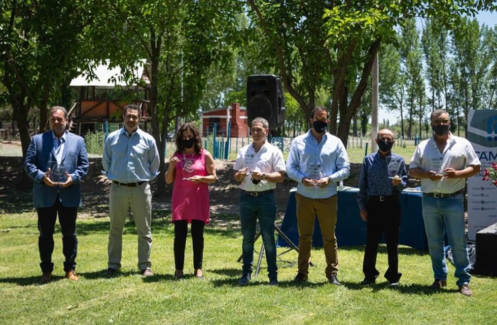 Entregaron las distinciones a los empresarios del año en Alvear