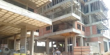 Posadas: obrero cayó desde una obra en construcción.