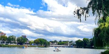Imagen tomada en pleno centro de Carlos Paz, en la primera jornada de este otoño 2021.