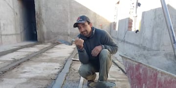 El hombre que escribió su currículum a mano para conseguir trabajo.