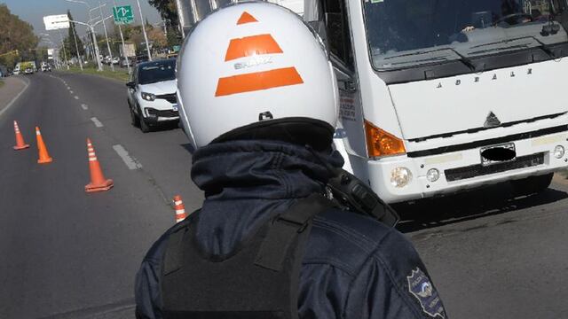 Un grupo de delincuentes simularon ser policías, armaron un control en la Ruta 7 en Santa Rosa, y le robaron a un camionero la recaudación. Imagen ilustrativa
