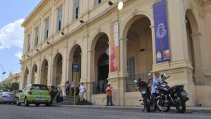 El Hospital de Clínicas y la Maternidad Nacional no están afectados por la medida judicial (La Voz / Archivo).