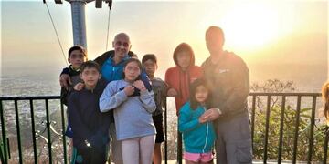 La pareja de cordobeses adoptó a seis hermanitos salteños.