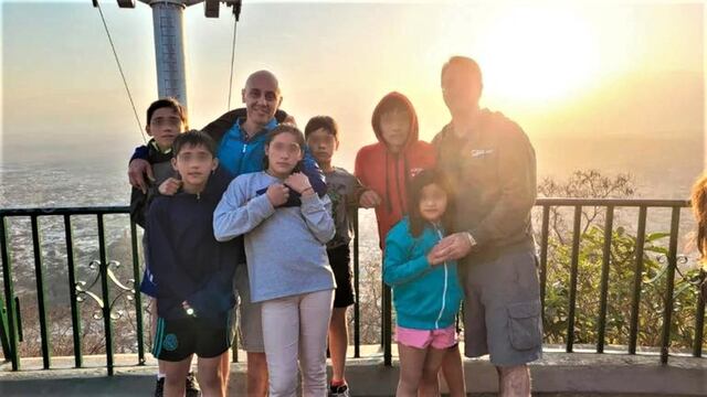 La pareja de cordobeses adoptó a seis hermanitos salteños.